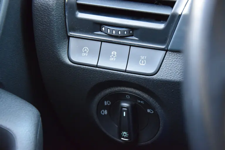 Skoda Fabia Combi 1.0 TSI Ambition 96PK | BOVAG Garantie | 15'' Velgen | Speed Limiter | Parkeersensoren Achter | Airconditioning | Apple Carplay/ Android Auto | afbeelding 21