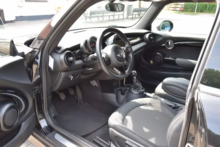 MINI Mini 1.2 One Business | Org. NL | BOVAG Garantie | Navigatie | Bluetooth Telefoonverbinding | Cruise Control | Airco | 15'' Velgen | Multifunctioneel Stuurwiel | afbeelding 8