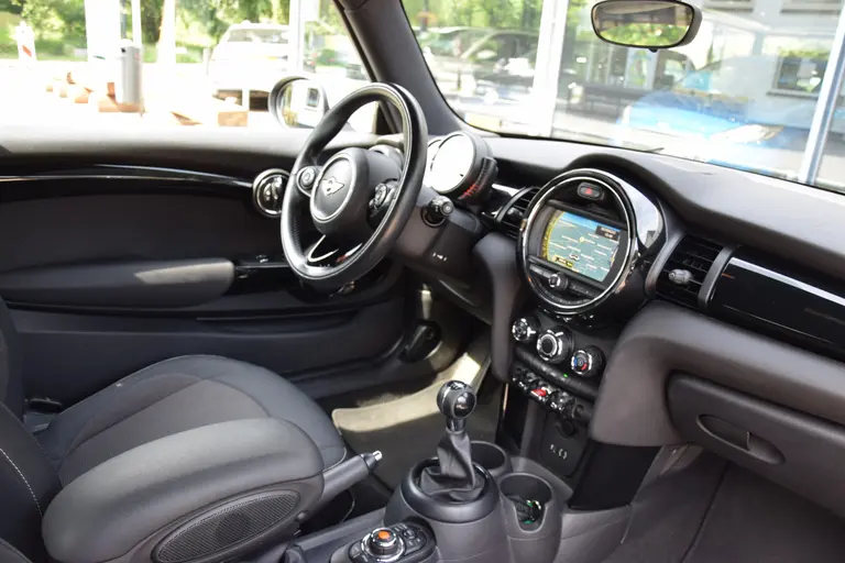 MINI Mini 1.2 One Business | Org. NL | BOVAG Garantie | Navigatie | Bluetooth Telefoonverbinding | Cruise Control | Airco | 15'' Velgen | Multifunctioneel Stuurwiel | afbeelding 6