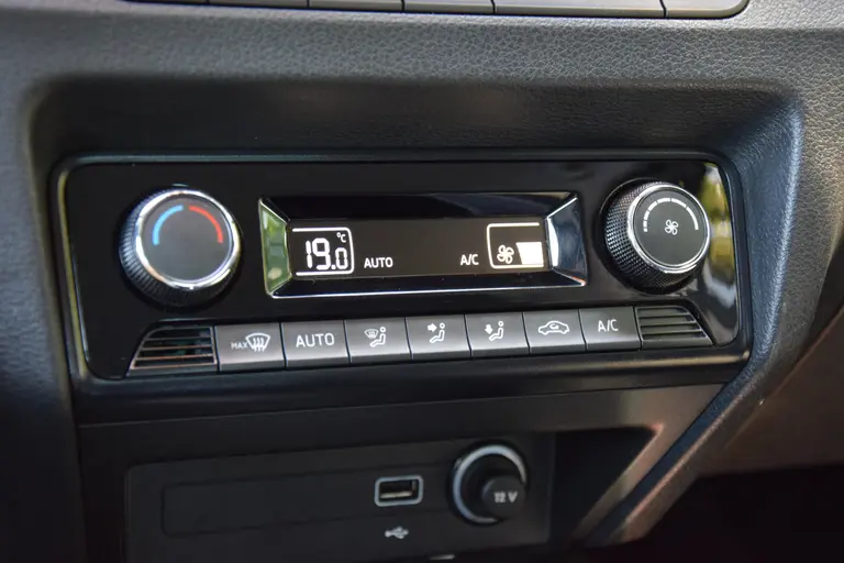Skoda Fabia 1.0 TSI 96PK Ambition | Org. NL | BOVAG Garantie | Cruise & Climate Control | Parkeersensoren | 15'' Velgen | Apple Carplay/ Android Auto | LED Dagrijverlichting | afbeelding 22