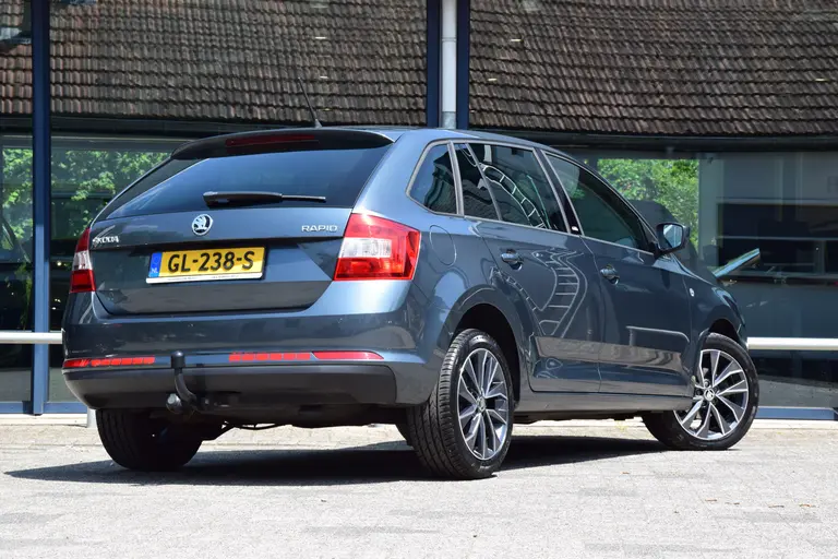 Skoda Rapid Spaceback 1.2 TSI 90PK Greentech Style Edition | Org. NL | BOVAG Garantie | Trekhaak | Navigatie | Stoelverwarming | 16'' Velgen | PDC Achter | Bluetooth | Multifunctioneel Stuurwiel | afbeelding 2