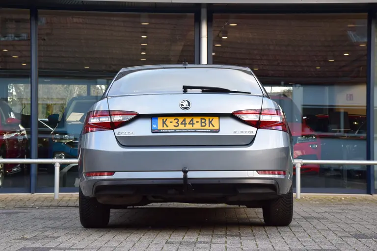 Skoda Superb 1.4 TSI Ambition Business | BOVAG Garantie | Trekhaak | Stoelverwarming | Achteruitrijcamera | All Season Banden | Cruise&Climate Control | Navigatie | Elektrisch Bedienbare Bestuurdersstoel | afbeelding 13