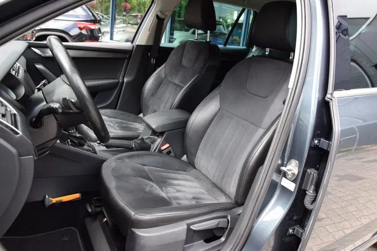 Skoda Octavia Combi 1.0 TSI Greentech Style Business | Org. NL | BOVAG Garantie | Full LED | Half Leder | PDC Voor&Achter | Stoelverwarming | Sportstuur | Cruise Control | afbeelding 10