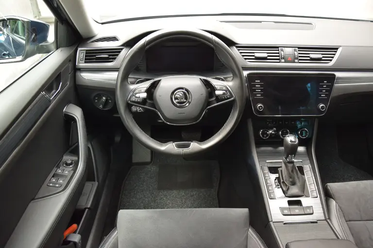 Skoda Superb Combi 1.4 TSI iV Business Edition Plus PHEV Plug-in Hybride | Org. NL | BOVAG Garantie | Trekhaak | Virtual Cockpit | Apple Carplay/Android Auto | Elektrische Voorstoelen met geheugen | Verwarmde Voorruit + Stoelen | afbeelding 6