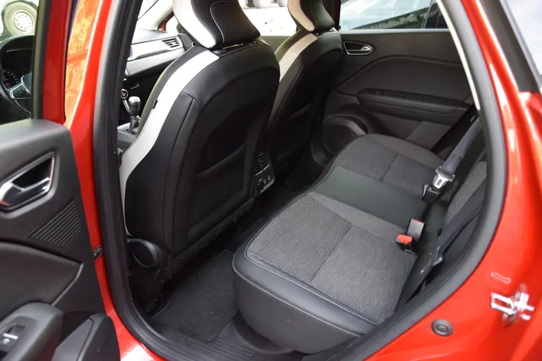 Renault Captur 1.0 TCe 100 Intens | BOVAG Garantie | Trekhaak | All Season Banden | Navigatie | Achteruitrijcamera | PDC Voor&Achter | Apple Carplay | Full LED | Dealer Onderhouden | afbeelding 7